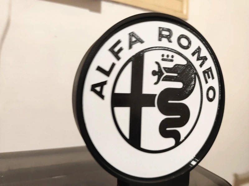 Alfa Romeo preto e branco V2 — imagem 3